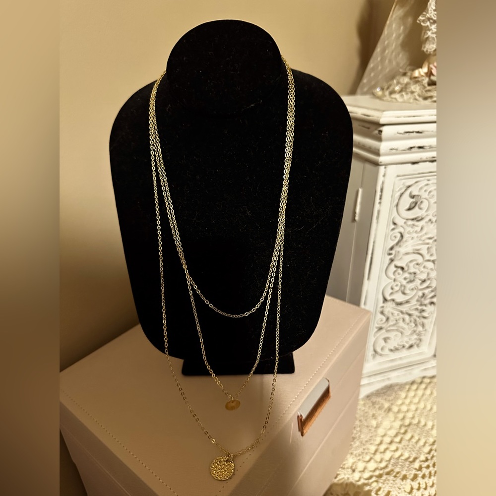 Gold necklace 3 strands held with one lobster clasp
Beautiful and dainty 
NWOT